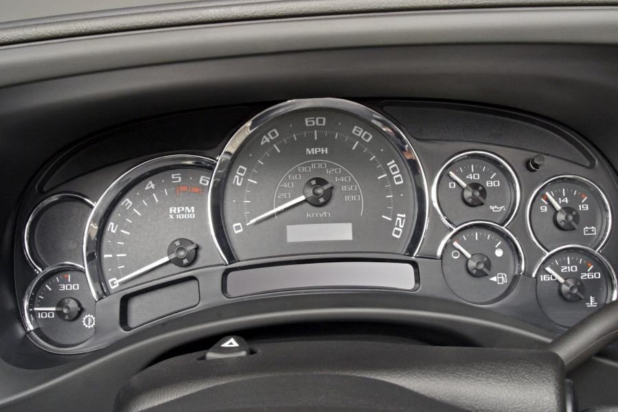  Cadillac Escalade ESV Platinum Edition 2004 года  (фото 8 из 18)